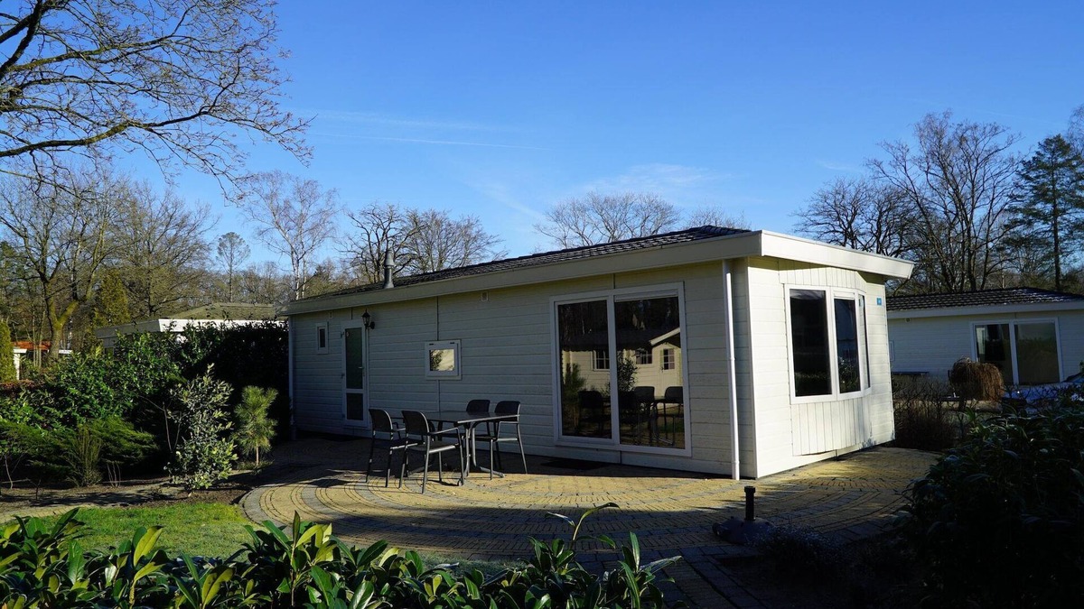 Noordoostelijk van Schaarsbergen House | Chalet in a residence near sea