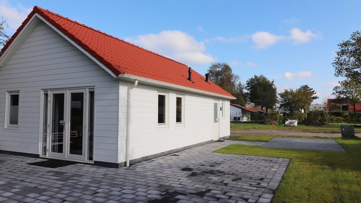 Sint Nicolaasga House | Chalet in Friesland near Large Lakes