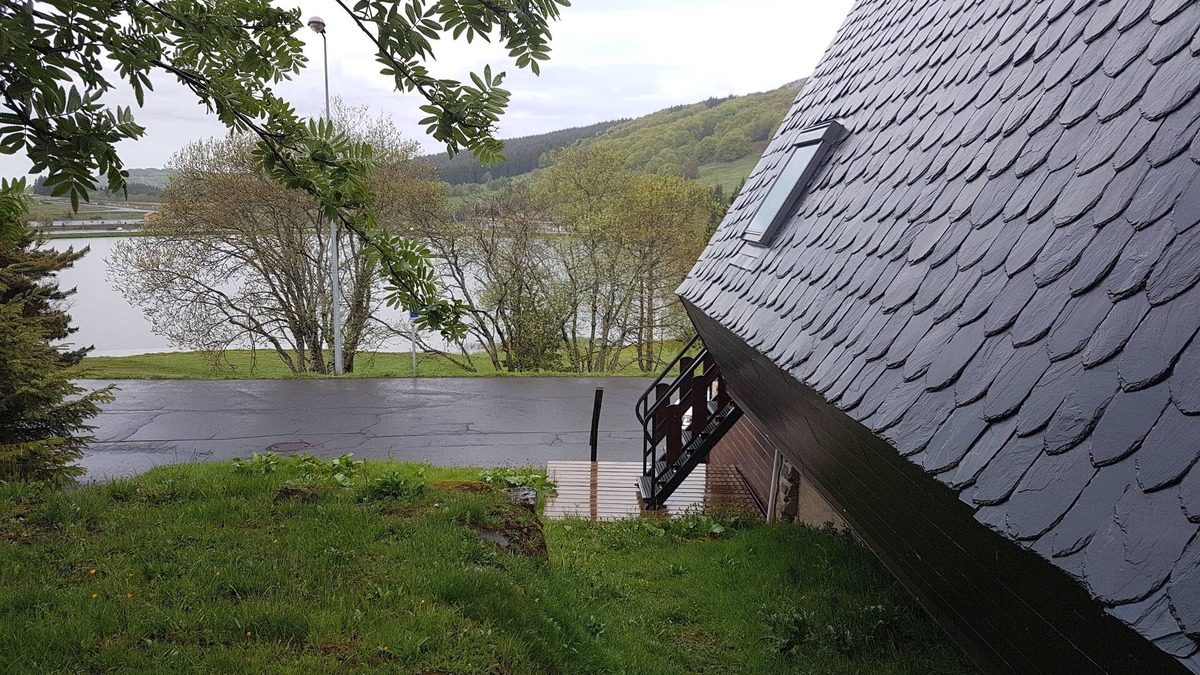 Besse-et-Saint-Anastaise Ski Chalet | Chalet in front of the lake 200m from the resort center and 250m from the slopes