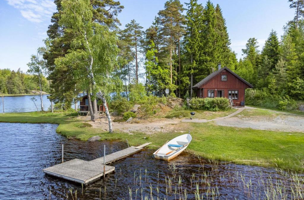 Fargelanda Ski Chalet | Chalet Kasen Sjökanten by Interhome