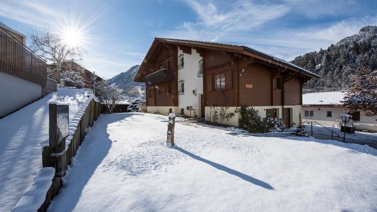 Fluehli Ski Chalet | Chalet "Kreuzbuche" with a view of the mountains