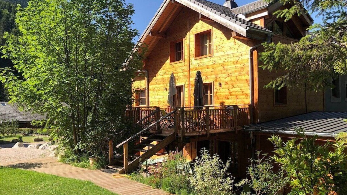 Saint-Jean-dʼAulps Ski Chalet | Chalet L'Ecuela, The Old School, Luxury Chalet Rental, near Morzine France