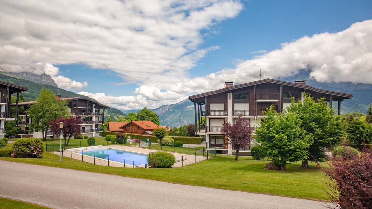 Sallanches Ski Chalet | Chalet l'Onyx, view on the Mont Blanc, next to the village of Cordon, swimming pool in the residence