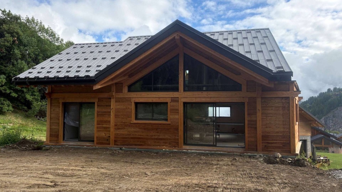 Valloire Ski Chalet | Chalet 'L'Orée' with Mountain View, Private Garden and Wi-Fi
