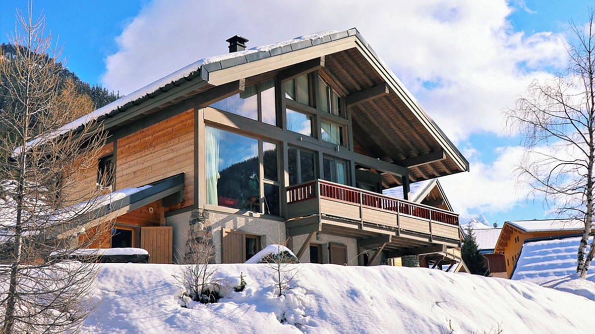 Valfrejus Ski Chalet | Chalet 'La Vigie' with Mountain View, Shared Terrace and Wi-Fi