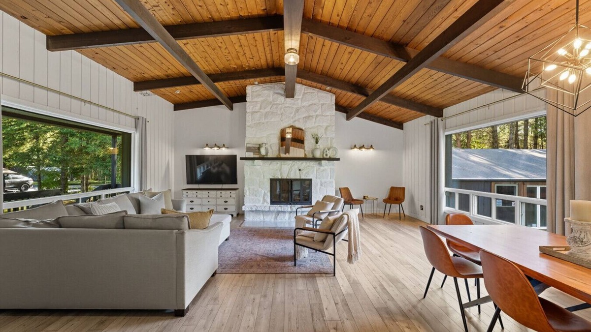 Mont-Tremblant Apartment | Chalet Le Benjamin 4BDR - Pool - Jacuzzi