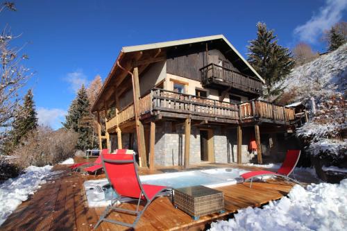 Vars Ski Chalet | Chalet le Chantelevent for 24 Guests - Slope Views, Pool & Jacuzzi