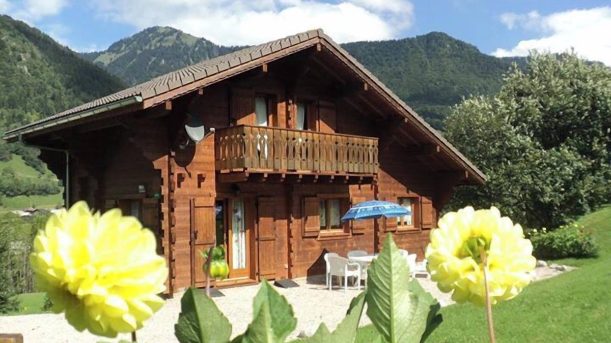 Vacheresse Ski Chalet | Chalet 'Le Darbon 3 Étoiles' with Mountain View, Private Garden and Wi-Fi