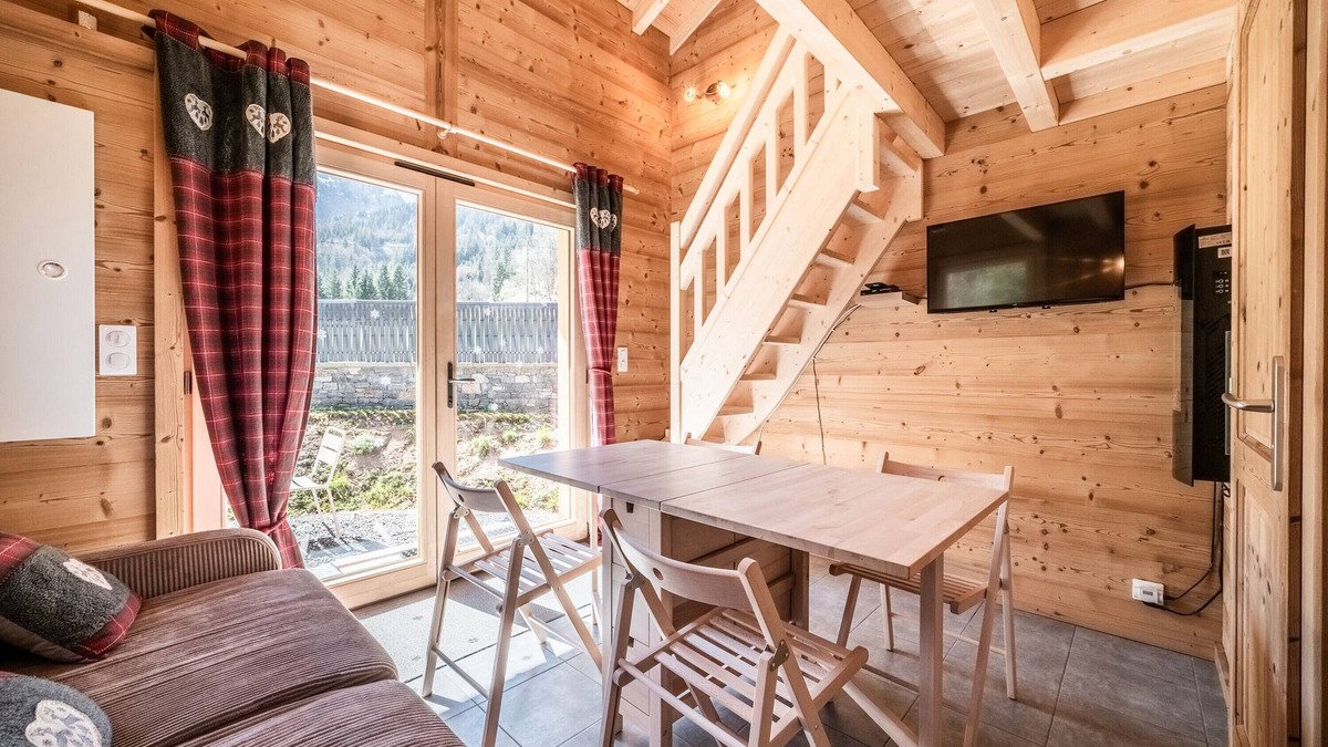 Abondance Ski Chalet | Chalet 'Léonie' with Mountain View, Shared Terrace and Wi-Fi