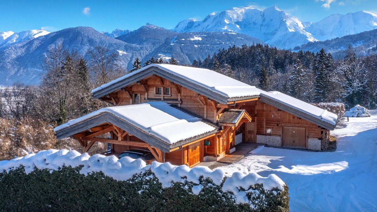 Domancy Ski Chalet | Chalet Les Vosnes - Mont Blanc holiday for 14, spa & views - OVO Network