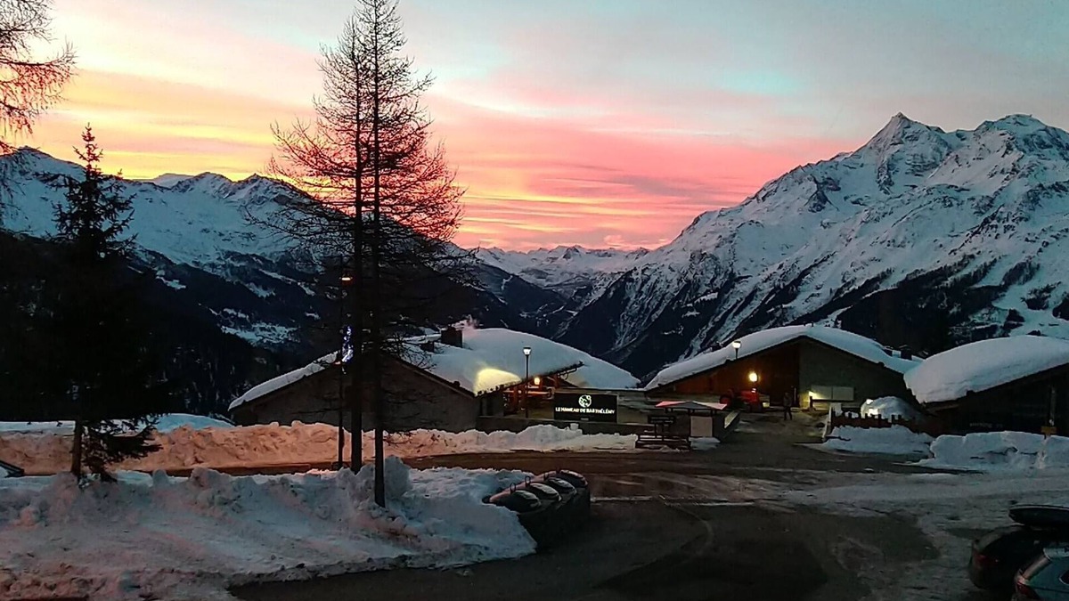 Les Eucherts Bed & Breakfast | Chalet Matsuzaka