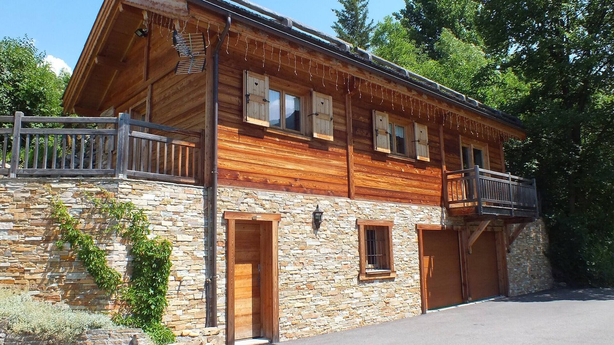Risoul Ski Chalet | Chalet 'Mélèze Plein Sud À 1174 M' with Mountain View, Private Terrace and Private Garden