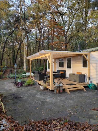 Vledder House | Chalet met veranda aan bosrand