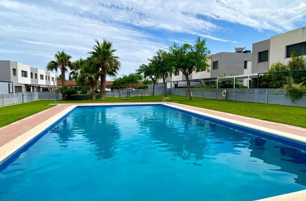 Miami Platja Apartment | Chalet moderno con piscina en Mont - roige Bahia