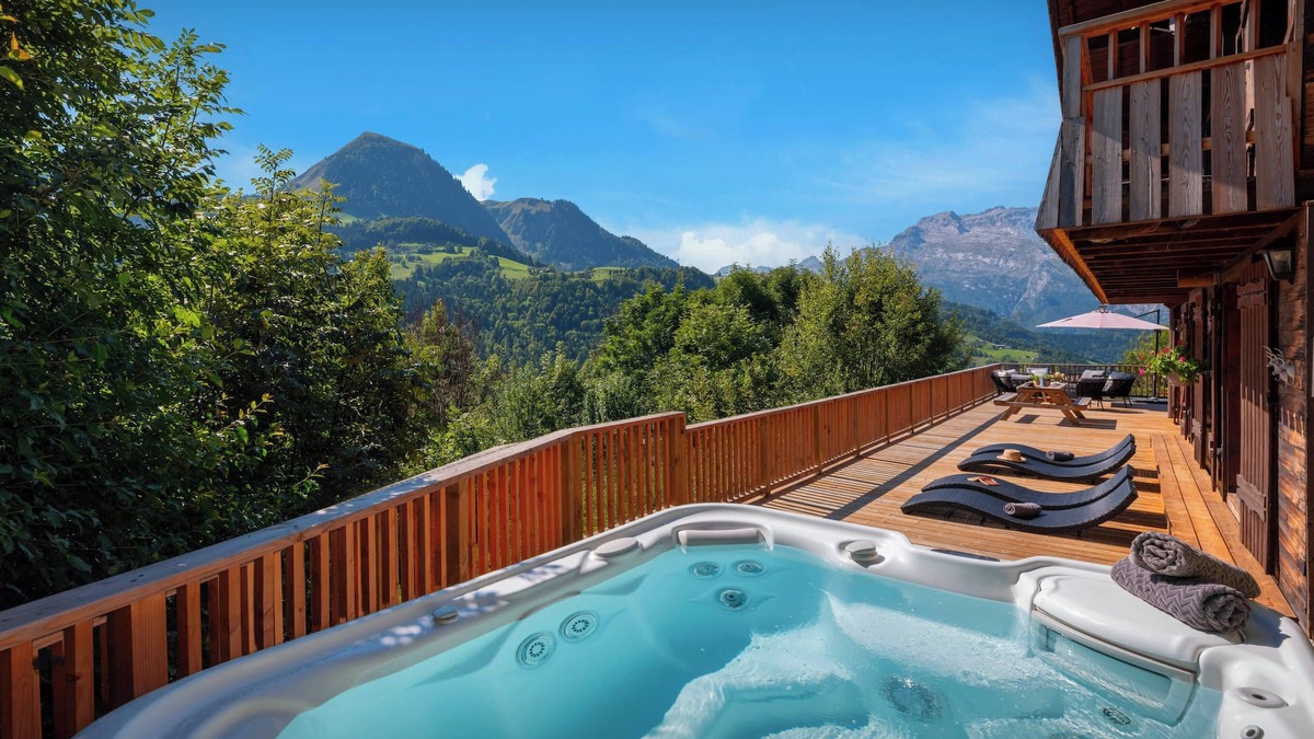 Manigod Ski Chalet | Chalet Morclan - family retreat for 8, jacuzzi & great views - OVO Network