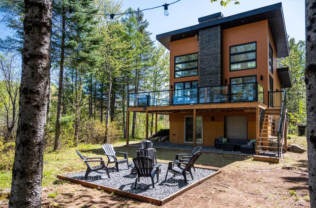 Saint-Alphonse-Rodriguez Ski Chalet | Chalet Natür Lakefront - Hot Tub - Fireplace - Ski - Waterfront - Private big land - Pedal Boat