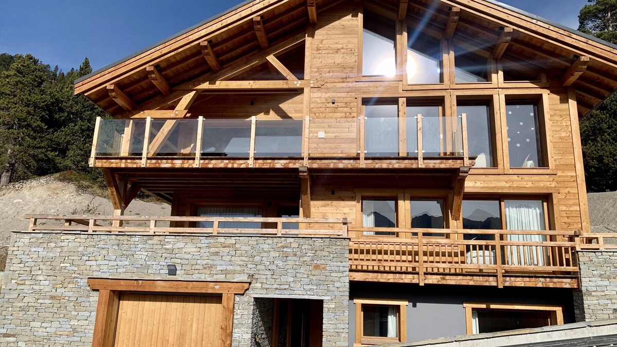 Montgenevre Ski Chalet | CHALET NAÏGA, new, design, panoramic view and SPA, 15p, village.