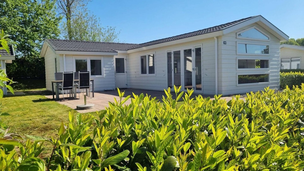 Velsen-Zuid Ski Chalet | Chalet near the golf course on a holiday park
