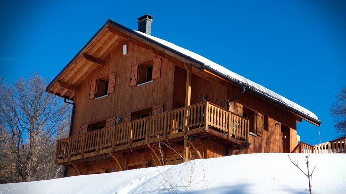 Albiez-le-Jeune Ski Chalet | Chalet of 2016, at 1310 m above the valley of the Maurienne