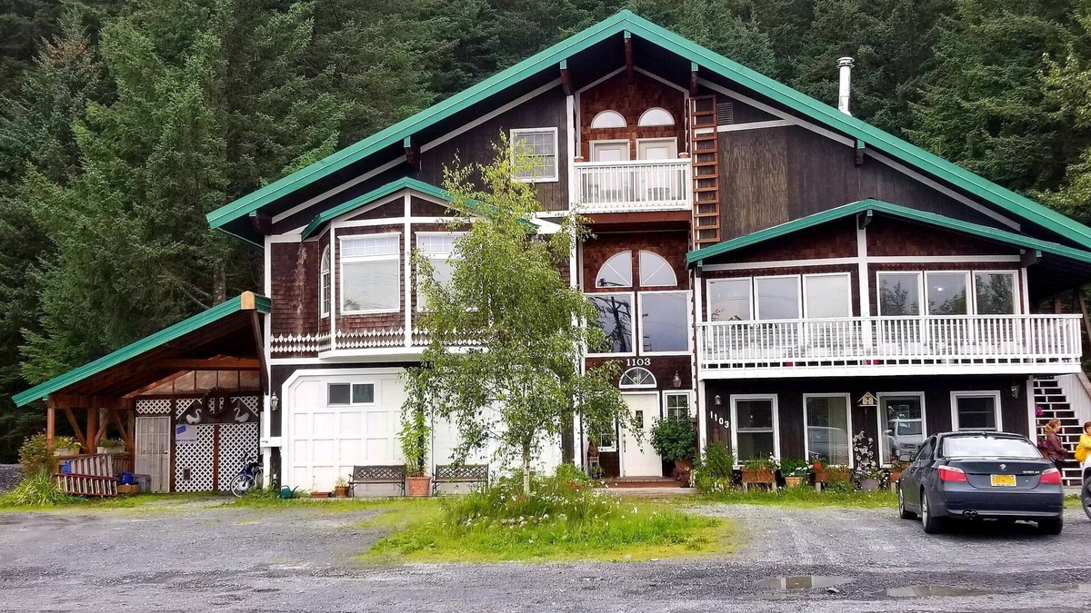 Seward Condo | Chalet of Seward suites D - Studio