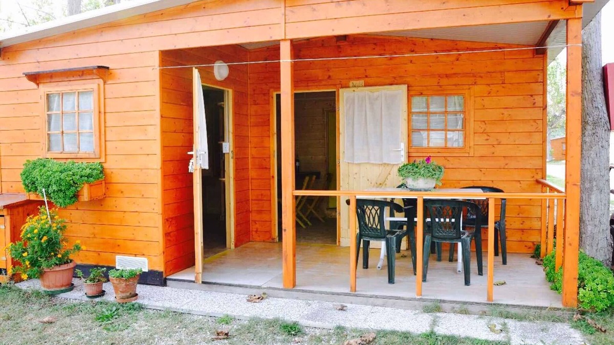Lido di Dante Ski Chalet | Chalet on camping ground