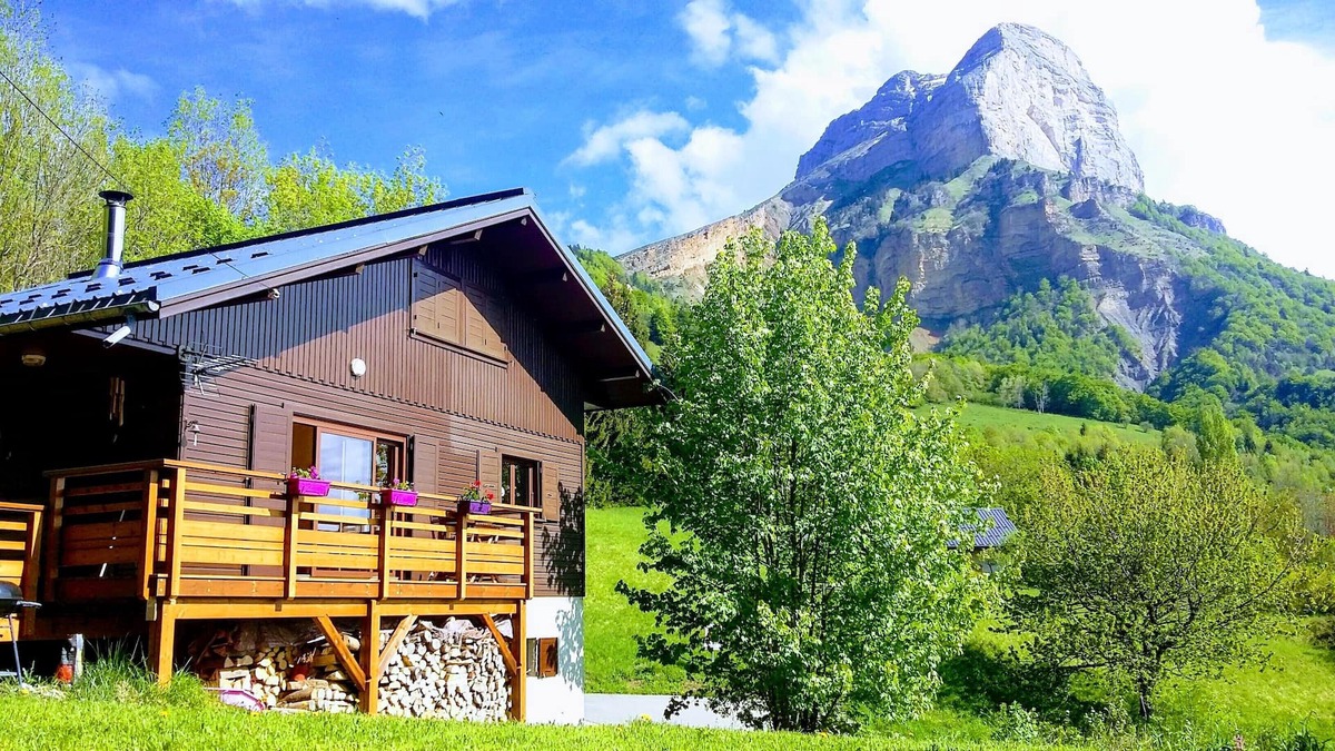 Saint-Pancrasse Ski Chalet | Chalet on the Chartreuse massif