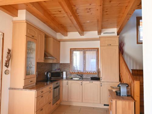 Chamoson Ski Chalet | Chalet Orchidée by Interhome