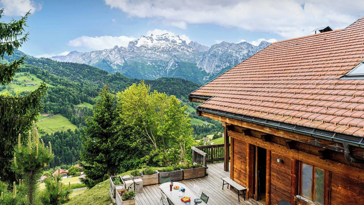 Manigod Ski Chalet | Chalet Parakima - luxury base for 15, hot tub & views - OVO Network