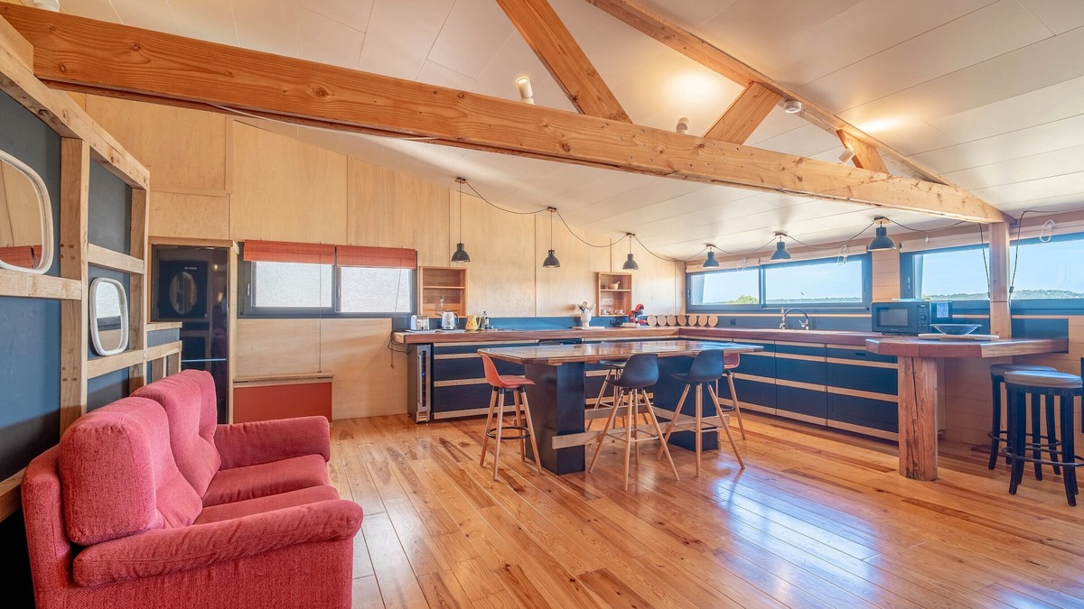 Gruissan Plage Ski Chalet | Chalet 'Passion Loft' with Sea View, Private Terrace and Wi-Fi