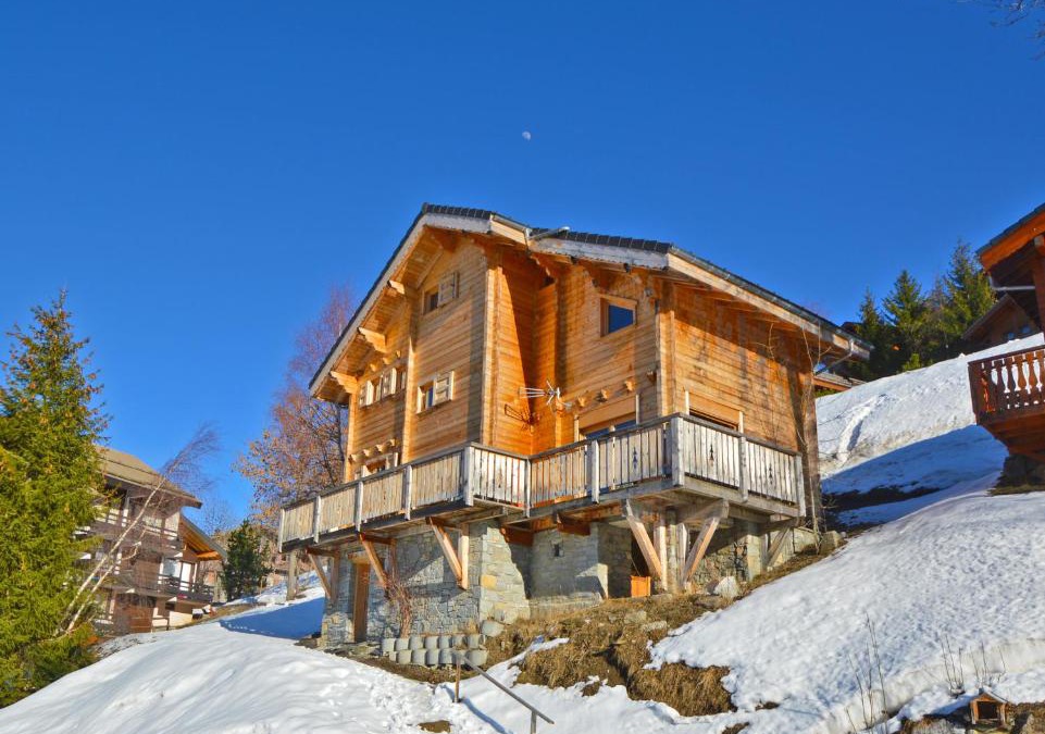 Montalbert Ski Chalet | Chalet Phoenix