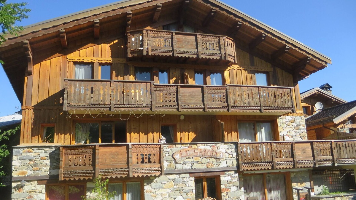 Montchavin Ski Chalet | Chalet Plein Sud 9 people facing the slopes