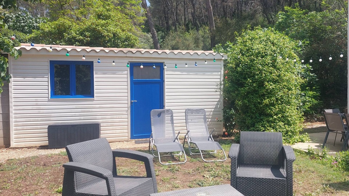La Bouilladisse Ski Chalet | Chalet Pour 2 Personnes au Cœur de la Pinède Entre Aix-en-provence et Marseille