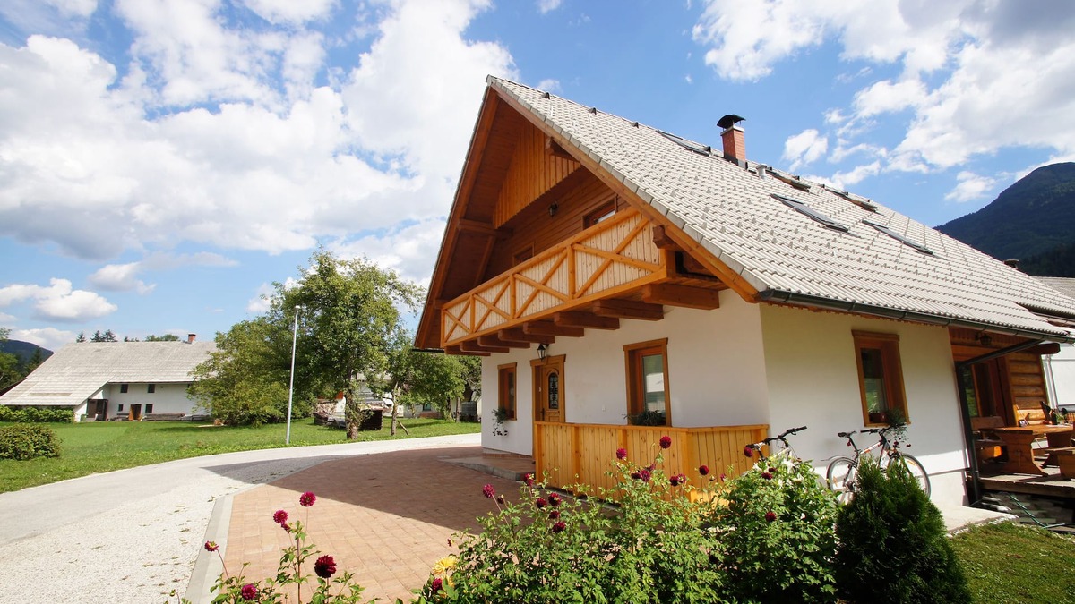 Polje Ski Chalet | Chalet Pr'Dobravc, huge garden, Triglav national park & Bohinj Lake