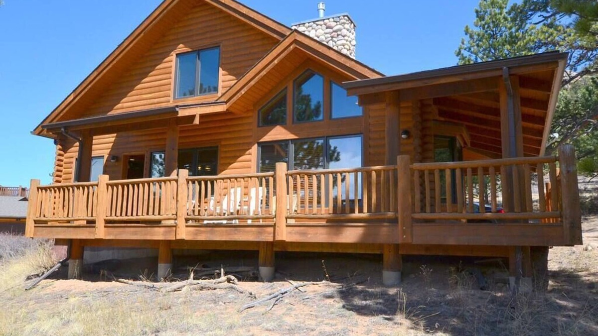 Carriage Hills Cabin | Chalet - Quiet 1 bedroom cabin - free WiFi