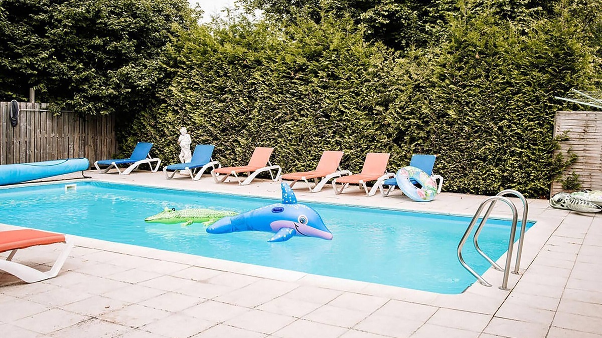 Blesdijke House | Chalet Retreat with pool