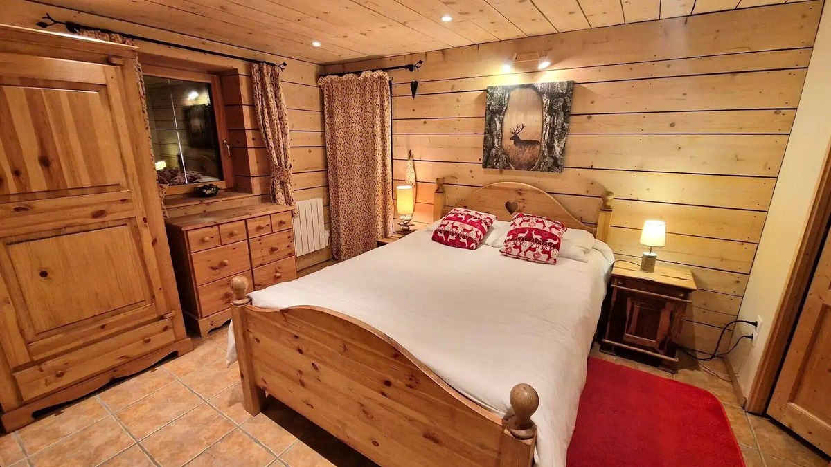 Valfrejus Ski Chalet | Chalet Rianne - Chalets for 8 People