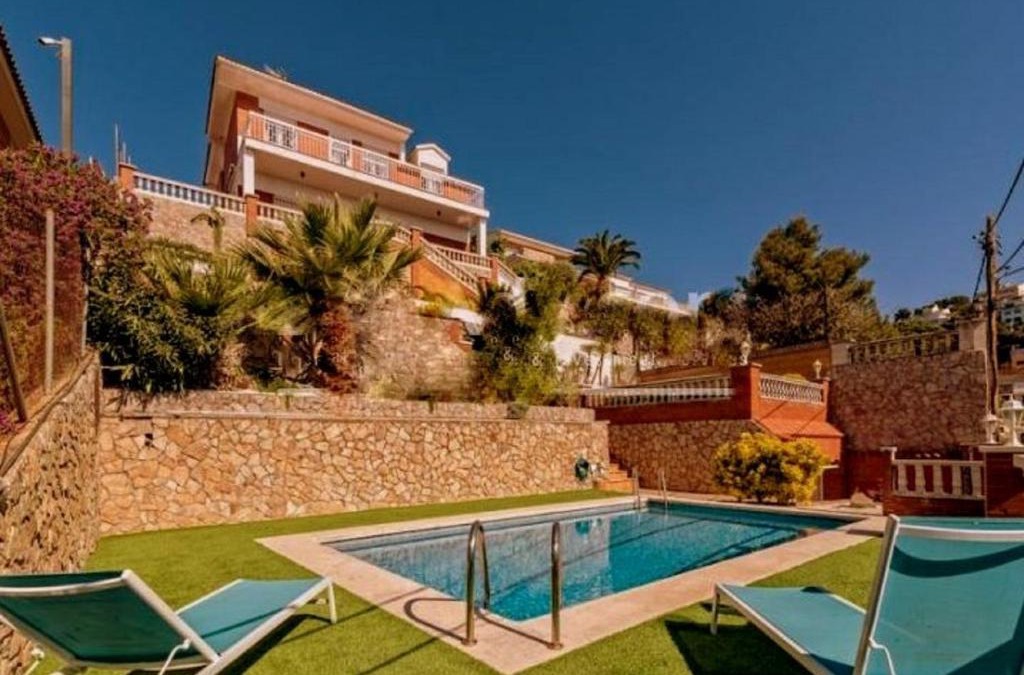 Santa Susanna House | Chalet Santa Susana