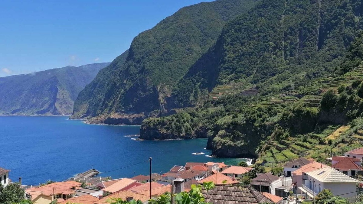 Porto Moniz House | Chalet Seixal, 2 rooms, free wi-fi, barbecue, near to the beach.