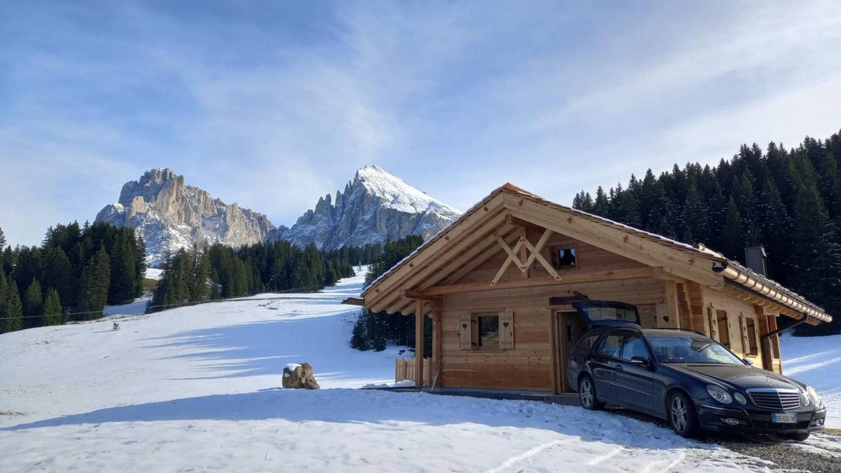 Compaccio Ski Chalet | Chalet 'Silvesterhütte' with Mountain View, Private Terrace and Wi-Fi