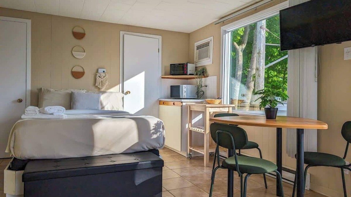 Cap-Saint-Ignace Ski Chalet | Chalet Studio #12 - Relaxing getaway with Wifi & AC
