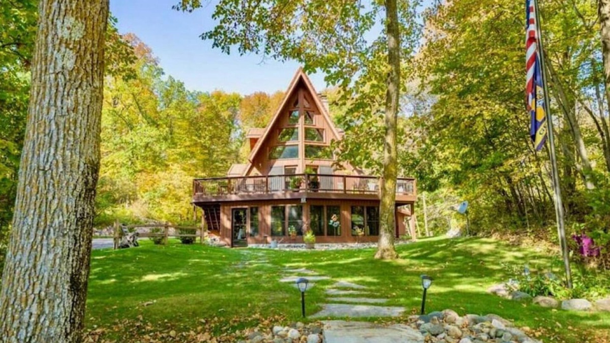 Pequot Lakes House | Chalet-Style Architectural Home on Star Lake - Crosslake