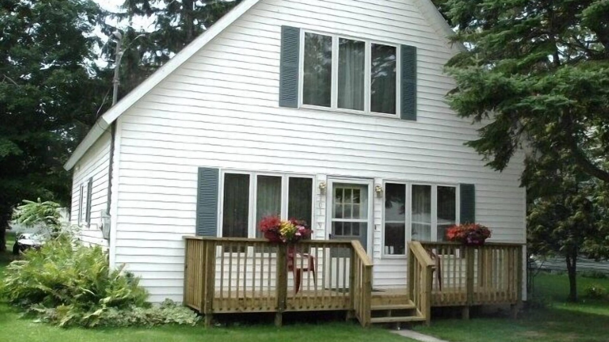 Empire House | Chalet Style Home Near Empire Beach