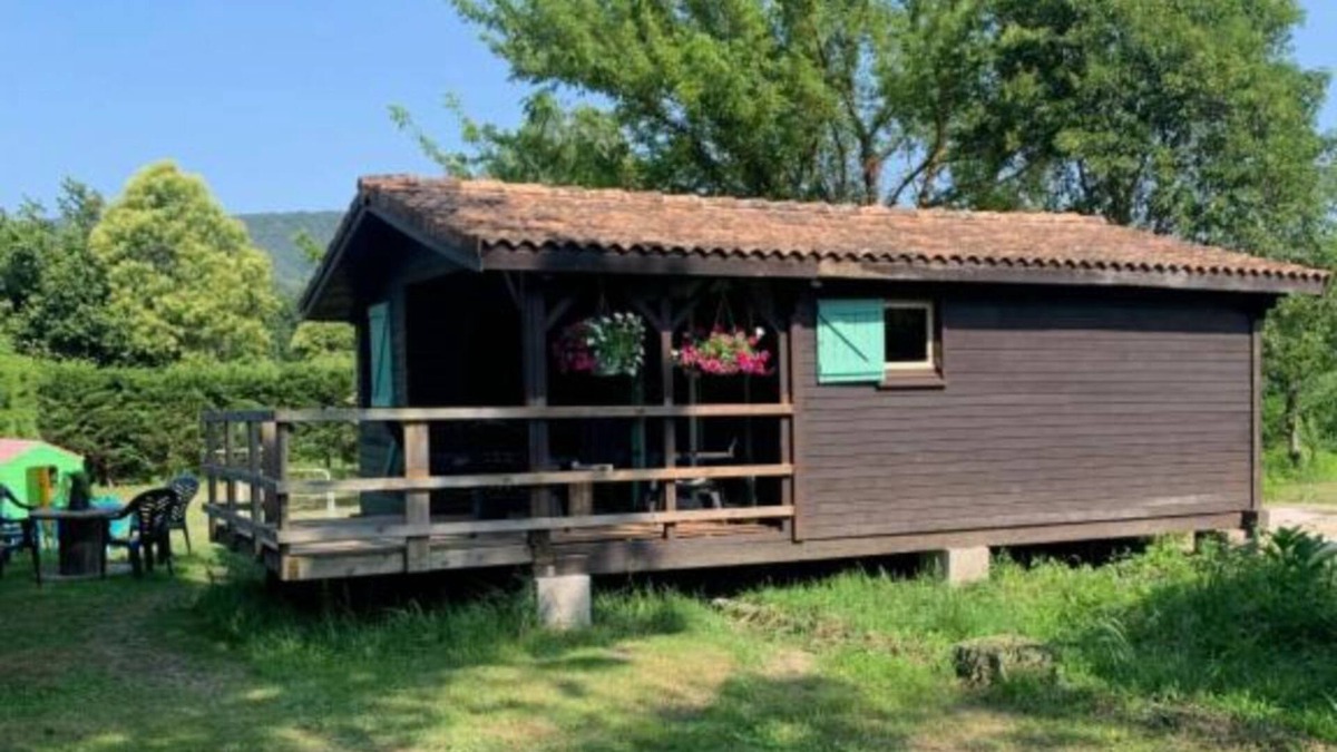 La Voulte-sur-Rhone Cabin | Chalet 'Tout Confort Vintage' with Mountain View, Private Terrace and Private Garden