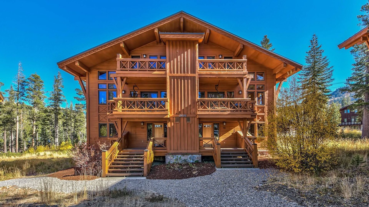 Sugar Bowl Resort House | Chalet Town Home - Beautiful Townhome nestled in the California's Sierra