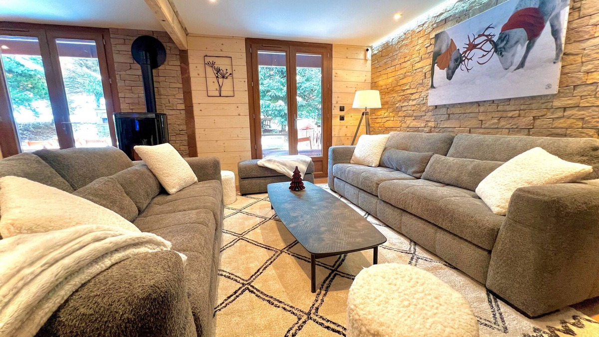 Mont-de-Lans Ski Chalet | Chalet 'Valentine' with Mountain View, Private Terrace and Wi-Fi