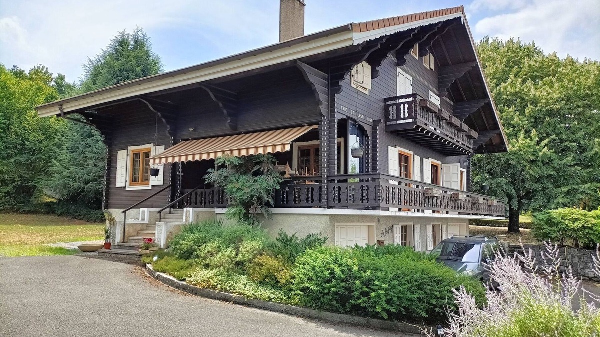 Lugrin Ski Chalet | Chalet view of Lake Geneva