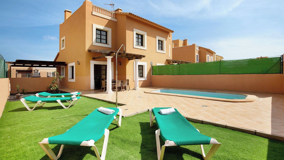 Geafond House | Chalet Villa Paraiso with Sea View, Pool, Wi-Fi & Garden