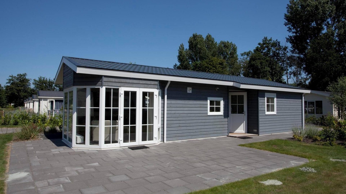 Velsen-Zuid House | Chalet with 2 bedrooms and a terrace