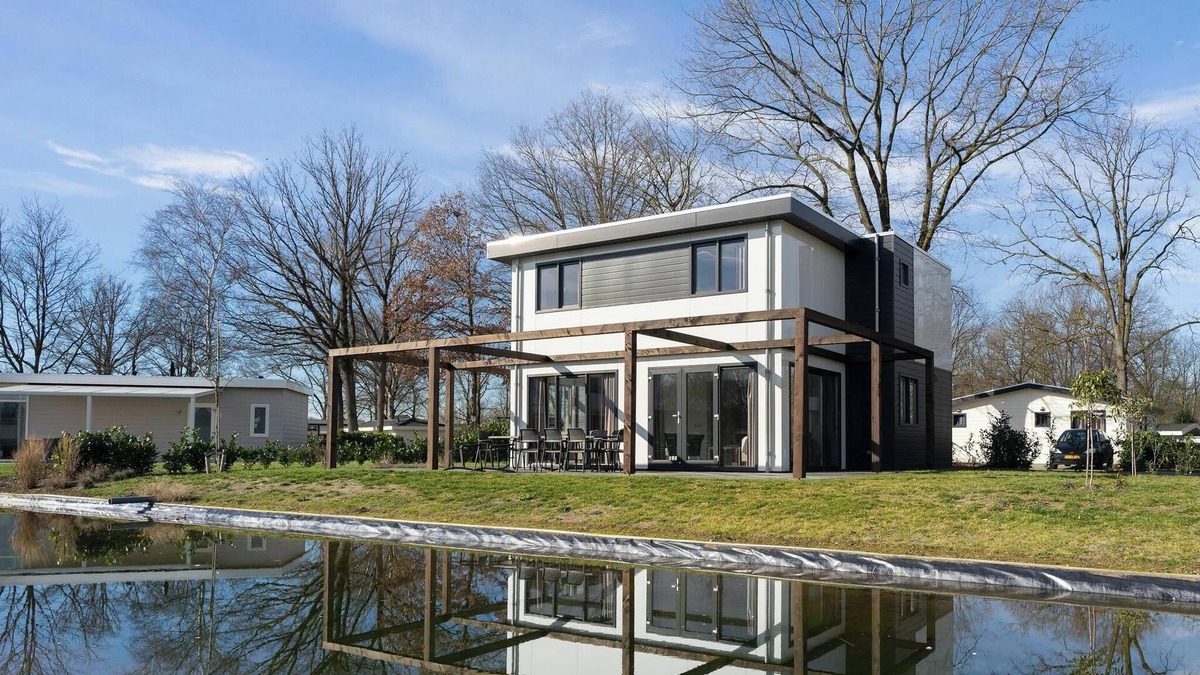 Susteren House | Chalet with 5 bedrooms, 3 bathrooms and infrared sauna