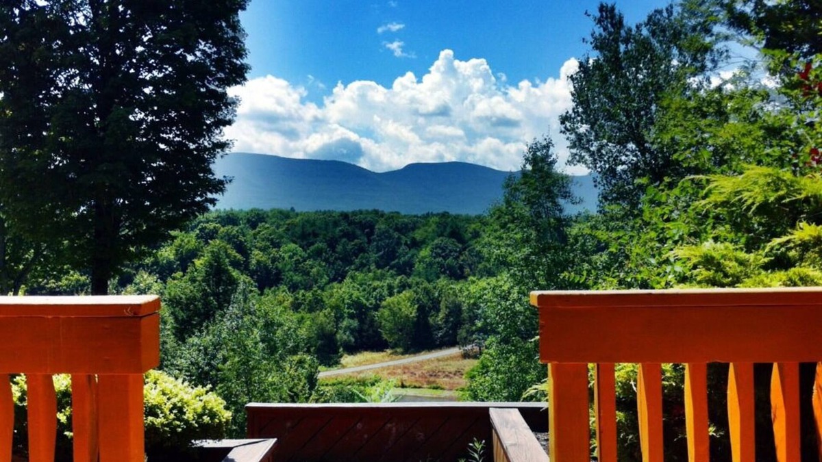Cairo House | Chalet with a Pond and private Pool with Spectacular views of the Mountains.